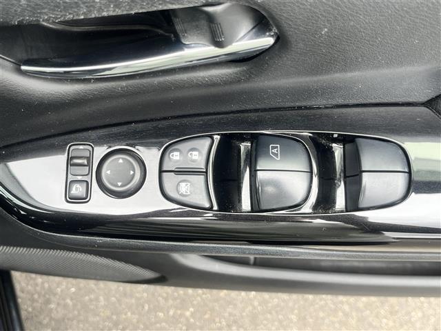 セレナ ライダー プロパイロット E 純正9インチナビ フリップダウンモニター フルセグTV DVD再生 Bluetooth バックカメラ ETC 両側パワスラ ACC アイドリングストップ コーナーセンサー スマートキー 純正16AW(18枚目)