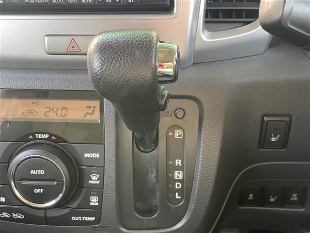 スペーシア Xリミテッド 社外ストラーダナビ フルセグ DVD再生 Bluetooth 両側パワースライド 前席シートヒータースマートキー プッシュスタート 衝突軽減ブレーキ オートライト オートエアコン 純正フロアマット(10枚目)