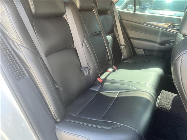 クラウンハイブリッド アスリートS 純正ナビ フルセグ DVD再生 Bluetooth ビルトインETC バックカメラ サンルーフ フルエアロ クルコン 衝突軽減ブレーキ 前席パワーシート 前席シートヒーター 純正HIDライト 純正AW(19枚目)