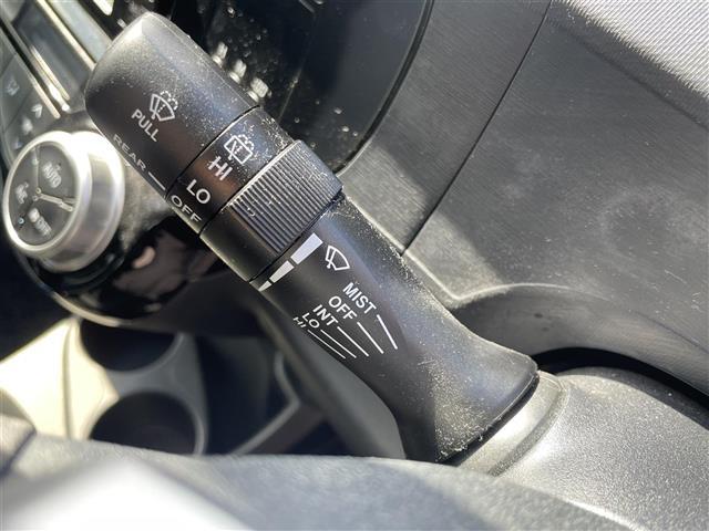 アクア S 純正ナビ フルセグ DVD再生 Bluetooth バックカメラ 前後ドラレコ ビルトインETC スマートキー プッシュスタート 社外15インチアルミ オートライト オートエアコン(10枚目)