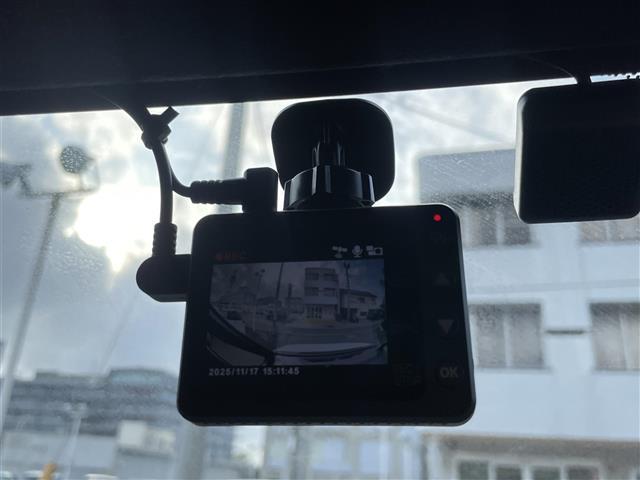 ヴォクシー Ｓ－Ｇ　ワンオーナー　純正８型ナビ　Ｂｌｕｅｔｏｏｔｈ　バックカメラ　ＥＴＣ　ドライブレコーダー　レーダークルーズコントロール　両側パワースライド　前後コーナーセンサー　レーンアシスト　純正アルミホイール（4枚目）