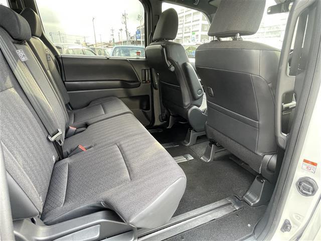 ヴォクシー Ｓ－Ｇ　ワンオーナー　純正８型ナビ　Ｂｌｕｅｔｏｏｔｈ　バックカメラ　ＥＴＣ　ドライブレコーダー　レーダークルーズコントロール　両側パワースライド　前後コーナーセンサー　レーンアシスト　純正アルミホイール（20枚目）