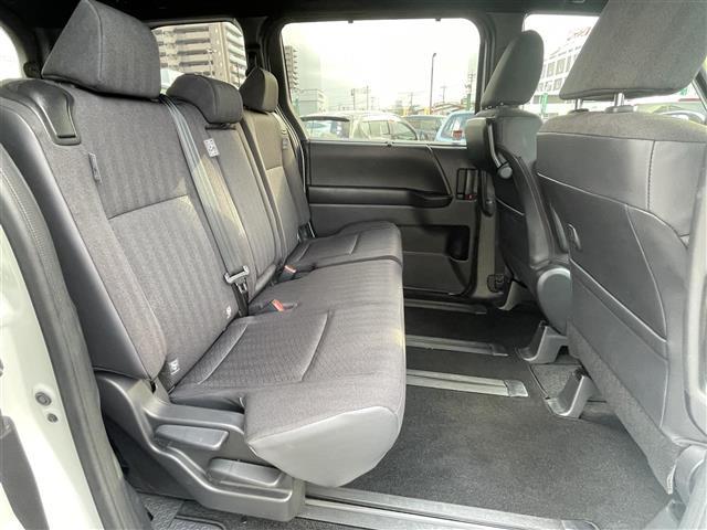 ヴォクシー Ｓ－Ｇ　ワンオーナー　純正８型ナビ　Ｂｌｕｅｔｏｏｔｈ　バックカメラ　ＥＴＣ　ドライブレコーダー　レーダークルーズコントロール　両側パワースライド　前後コーナーセンサー　レーンアシスト　純正アルミホイール（21枚目）