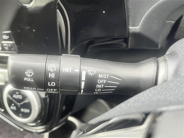 アクア Ｓ　純正ナビ　フルセグＴＶ　Ｂｌｕｅｔｏｏｔｈ　バックカメラ　ビルトインＥＴＣ　衝突軽減ブレーキ　アイドリングストップ　横滑り防止装置　純正フロアマット　保証書　取扱説明書　スペアキー１本（11枚目）