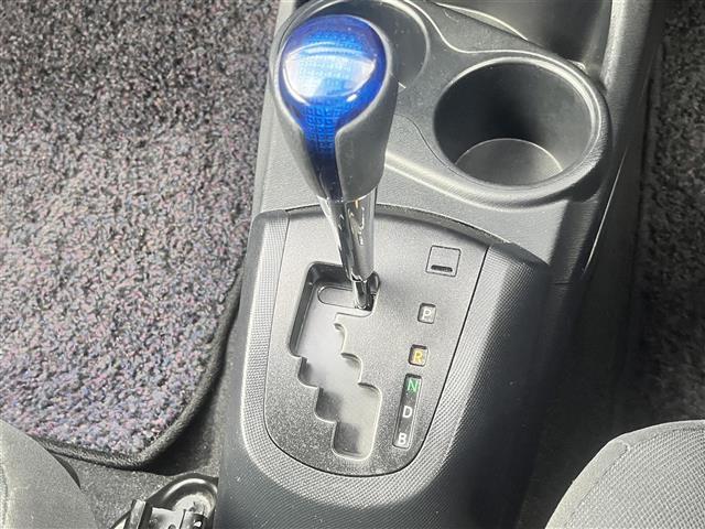 アクア Ｓ　純正ナビ　フルセグＴＶ　Ｂｌｕｅｔｏｏｔｈ　バックカメラ　ビルトインＥＴＣ　衝突軽減ブレーキ　アイドリングストップ　横滑り防止装置　純正フロアマット　保証書　取扱説明書　スペアキー１本（13枚目）