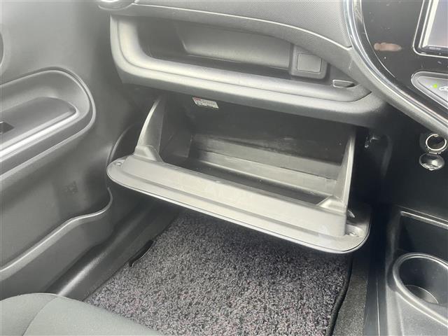 アクア Ｓ　純正ナビ　フルセグＴＶ　Ｂｌｕｅｔｏｏｔｈ　バックカメラ　ビルトインＥＴＣ　衝突軽減ブレーキ　アイドリングストップ　横滑り防止装置　純正フロアマット　保証書　取扱説明書　スペアキー１本（15枚目）