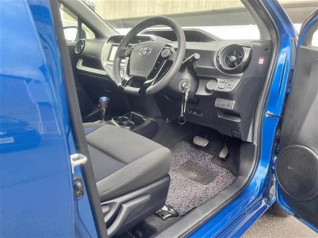 アクア Ｓ　純正ナビ　フルセグＴＶ　Ｂｌｕｅｔｏｏｔｈ　バックカメラ　ビルトインＥＴＣ　衝突軽減ブレーキ　アイドリングストップ　横滑り防止装置　純正フロアマット　保証書　取扱説明書　スペアキー１本（20枚目）