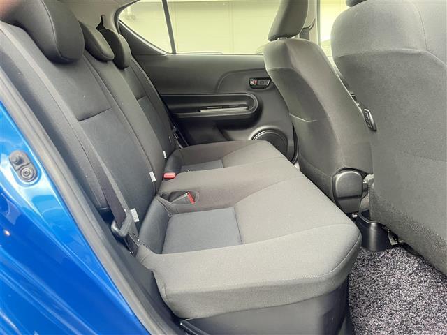 アクア Ｓ　純正ナビ　フルセグＴＶ　Ｂｌｕｅｔｏｏｔｈ　バックカメラ　ビルトインＥＴＣ　衝突軽減ブレーキ　アイドリングストップ　横滑り防止装置　純正フロアマット　保証書　取扱説明書　スペアキー１本（23枚目）