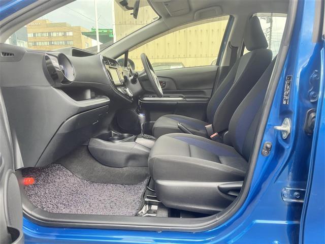 アクア Ｓ　純正ナビ　フルセグＴＶ　Ｂｌｕｅｔｏｏｔｈ　バックカメラ　ビルトインＥＴＣ　衝突軽減ブレーキ　アイドリングストップ　横滑り防止装置　純正フロアマット　保証書　取扱説明書　スペアキー１本（26枚目）