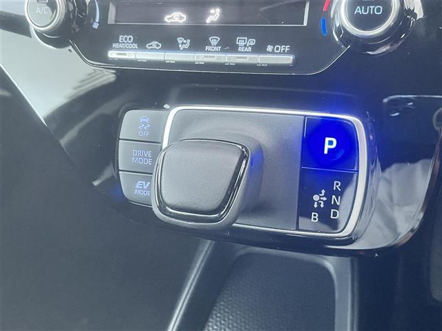 アクア Ｘ　純正メモリナビ　Ｂｌｕｅｔｏｏｔｈ　バックカメラ　ビルトインＥＴＣ　クルコン　アイドリングストップ　衝突軽減ブレーキ　オートハイビーム／ライト　スマートキー　プッシュスタート　純正ＬＥＤヘッドライト（13枚目）