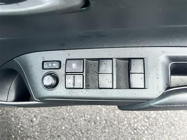 アクア Ｘ　純正メモリナビ　Ｂｌｕｅｔｏｏｔｈ　バックカメラ　ビルトインＥＴＣ　クルコン　アイドリングストップ　衝突軽減ブレーキ　オートハイビーム／ライト　スマートキー　プッシュスタート　純正ＬＥＤヘッドライト（18枚目）