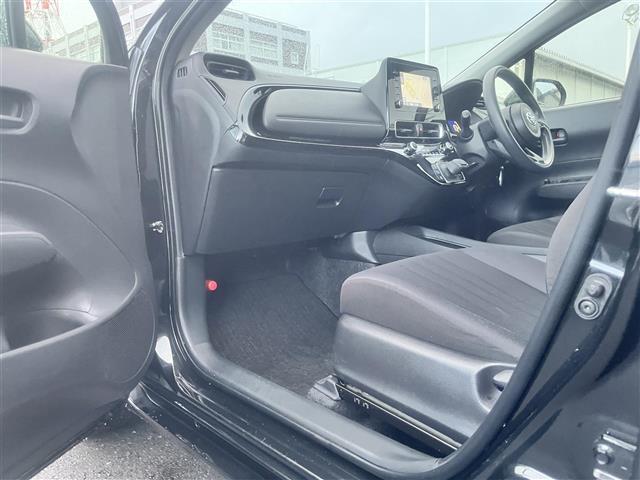 アクア Ｘ　純正メモリナビ　Ｂｌｕｅｔｏｏｔｈ　バックカメラ　ビルトインＥＴＣ　クルコン　アイドリングストップ　衝突軽減ブレーキ　オートハイビーム／ライト　スマートキー　プッシュスタート　純正ＬＥＤヘッドライト（25枚目）