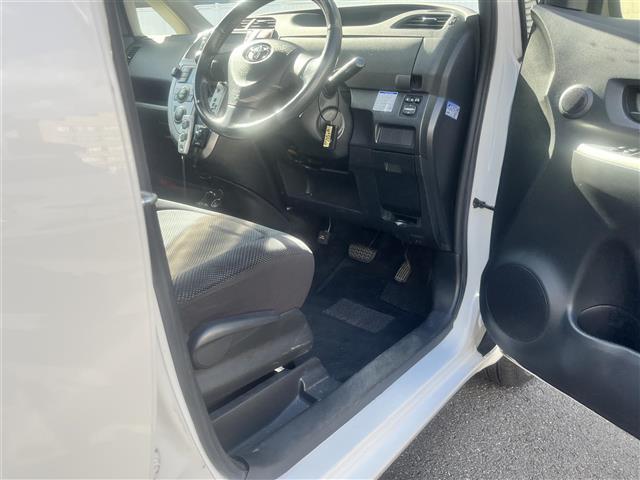 ラクティス Ｇ　ＬパッケージＨＩＤセレクション　純正ナビ　ＤＶＤ再生　ビルトインＥＴＣ　クルーズコントロール　パドルシフト　スマートキー　プッシュスタート　純正ＨＩＤライト　純正フロアマット　社外アルミホイール　取扱説明書　スペアキー１本（17枚目）