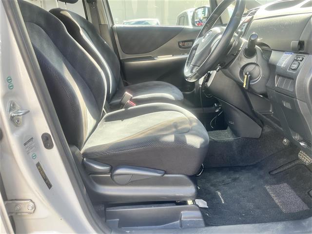 ラクティス Ｇ　ＬパッケージＨＩＤセレクション　純正ナビ　ＤＶＤ再生　ビルトインＥＴＣ　クルーズコントロール　パドルシフト　スマートキー　プッシュスタート　純正ＨＩＤライト　純正フロアマット　社外アルミホイール　取扱説明書　スペアキー１本（18枚目）