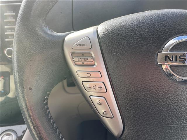 セレナ ２０Ｇ　純正ナビ　ＤＶＤ再生　ＥＴＣ　クルーズコントロール　全方位カメラ　前後コーナーセンサー　両側パワースライドドア　後席モニター　スマートキー　プッシュスタート　純正フロアマット（6枚目）