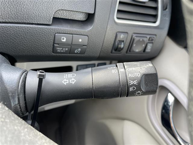 セレナ ２０Ｇ　純正ナビ　ＤＶＤ再生　ＥＴＣ　クルーズコントロール　全方位カメラ　前後コーナーセンサー　両側パワースライドドア　後席モニター　スマートキー　プッシュスタート　純正フロアマット（9枚目）