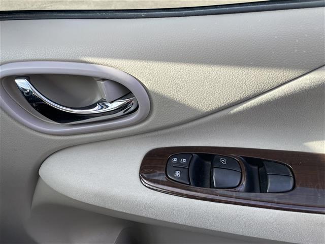 セレナ ２０Ｇ　純正ナビ　ＤＶＤ再生　ＥＴＣ　クルーズコントロール　全方位カメラ　前後コーナーセンサー　両側パワースライドドア　後席モニター　スマートキー　プッシュスタート　純正フロアマット（13枚目）