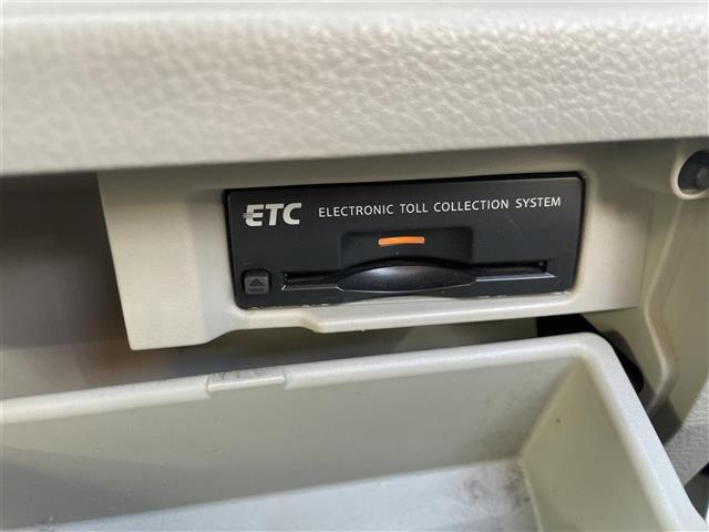 セレナ ２０Ｇ　純正ナビ　ＤＶＤ再生　ＥＴＣ　クルーズコントロール　全方位カメラ　前後コーナーセンサー　両側パワースライドドア　後席モニター　スマートキー　プッシュスタート　純正フロアマット（16枚目）