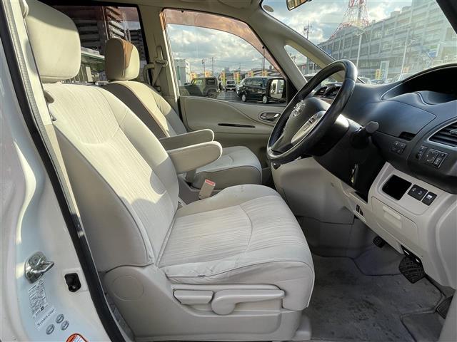 セレナ ２０Ｇ　純正ナビ　ＤＶＤ再生　ＥＴＣ　クルーズコントロール　全方位カメラ　前後コーナーセンサー　両側パワースライドドア　後席モニター　スマートキー　プッシュスタート　純正フロアマット（19枚目）