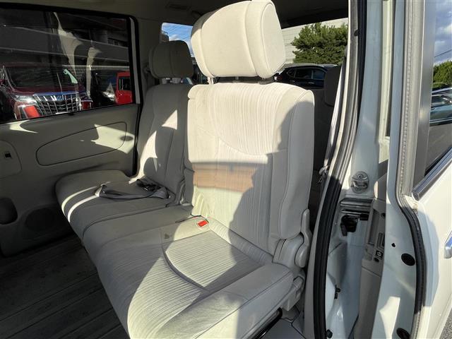 セレナ ２０Ｇ　純正ナビ　ＤＶＤ再生　ＥＴＣ　クルーズコントロール　全方位カメラ　前後コーナーセンサー　両側パワースライドドア　後席モニター　スマートキー　プッシュスタート　純正フロアマット（28枚目）