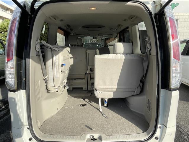 セレナ ２０Ｇ　純正ナビ　ＤＶＤ再生　ＥＴＣ　クルーズコントロール　全方位カメラ　前後コーナーセンサー　両側パワースライドドア　後席モニター　スマートキー　プッシュスタート　純正フロアマット（30枚目）