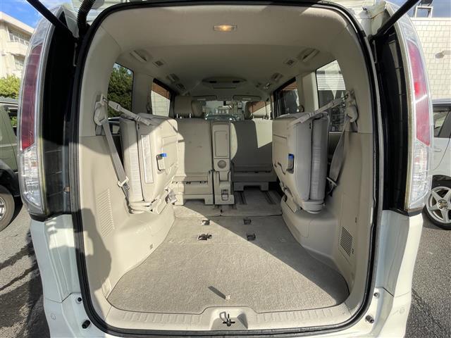 セレナ ２０Ｇ　純正ナビ　ＤＶＤ再生　ＥＴＣ　クルーズコントロール　全方位カメラ　前後コーナーセンサー　両側パワースライドドア　後席モニター　スマートキー　プッシュスタート　純正フロアマット（31枚目）