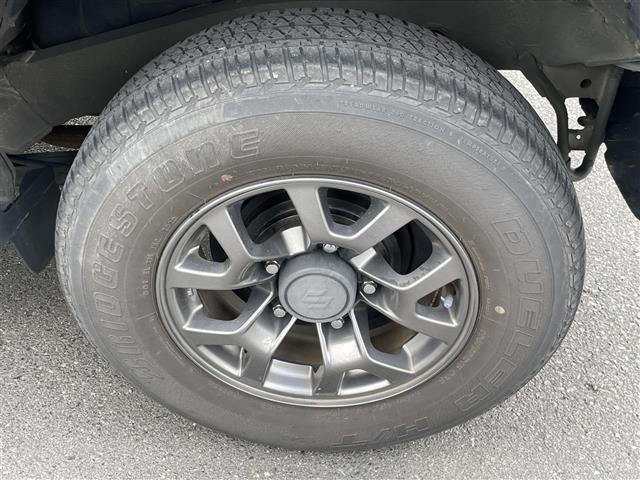 ジムニーシエラ ＪＣ　ワンオーナー　純正ＳＤナビ　ＤＶＤ／ＢＤ再生　フルセグ　Ｂｌｕｅｔｏｏｔｈ　ビルトインＥＴＣ　前席シートヒータ　クルーズコントロール　ダウンヒルアシストコントロール　衝突軽減ブレーキ　レーンアシスト（35枚目）