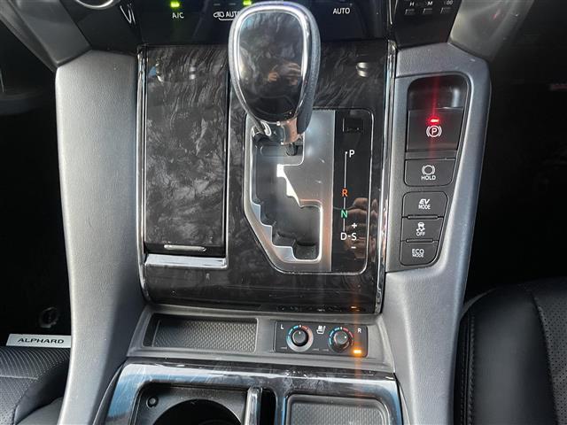 アルファードハイブリッド ＳＲ　サイドリフトアップ　純正９型ナビ　ＪＢＬサウンド　後席モニター　ＤＶＤ再生　フルセグ　ＢＴ　黒レザーシート　バックカメラ　ＥＴＣ２．０　両側パワースライド　前後ドラレコ　クルーズコントロール　　助手席／２列目オットマン（16枚目）