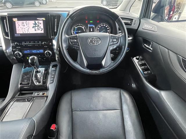 アルファードハイブリッド ＳＲ　サイドリフトアップ　純正９型ナビ　ＪＢＬサウンド　後席モニター　ＤＶＤ再生　フルセグ　ＢＴ　黒レザーシート　バックカメラ　ＥＴＣ２．０　両側パワースライド　前後ドラレコ　クルーズコントロール　　助手席／２列目オットマン（21枚目）