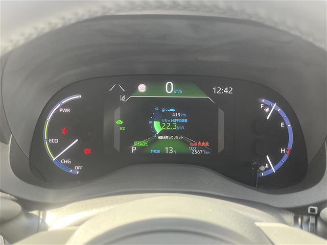 ヤリスクロス ハイブリッドＺ　純正ディスプレイオーディオ　フルセグＴＶ　Ｂｌｕｅｔｏｏｔｈ　全方位カメラ　ビルトインＥＴＣ　前方ドラレコ　レーダークルコン　オートハイビーム　パワーバックドア　前席シートヒーター　運転席パワーシート（5枚目）