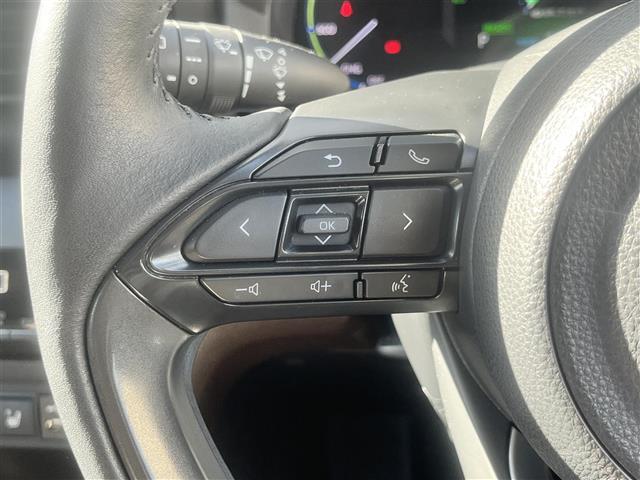 ヤリスクロス ハイブリッドＺ　純正ディスプレイオーディオ　フルセグＴＶ　Ｂｌｕｅｔｏｏｔｈ　全方位カメラ　ビルトインＥＴＣ　前方ドラレコ　レーダークルコン　オートハイビーム　パワーバックドア　前席シートヒーター　運転席パワーシート（8枚目）