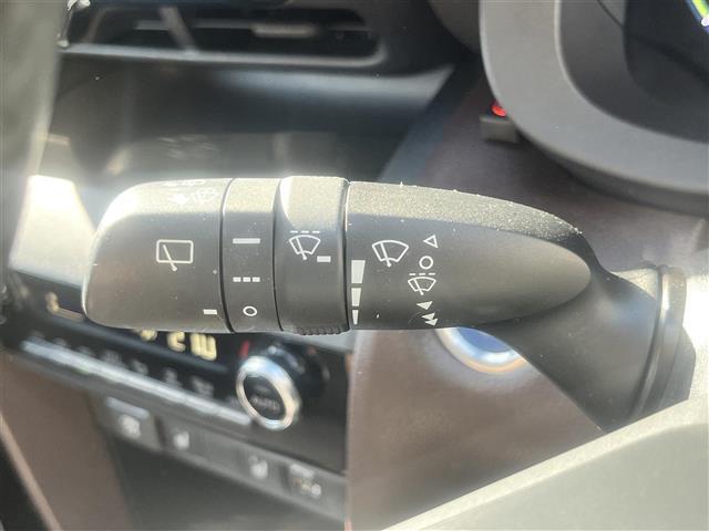 ヤリスクロス ハイブリッドＺ　純正ディスプレイオーディオ　フルセグＴＶ　Ｂｌｕｅｔｏｏｔｈ　全方位カメラ　ビルトインＥＴＣ　前方ドラレコ　レーダークルコン　オートハイビーム　パワーバックドア　前席シートヒーター　運転席パワーシート（10枚目）