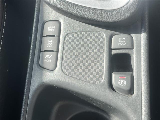 ヤリスクロス ハイブリッドＺ　純正ディスプレイオーディオ　フルセグＴＶ　Ｂｌｕｅｔｏｏｔｈ　全方位カメラ　ビルトインＥＴＣ　前方ドラレコ　レーダークルコン　オートハイビーム　パワーバックドア　前席シートヒーター　運転席パワーシート（13枚目）