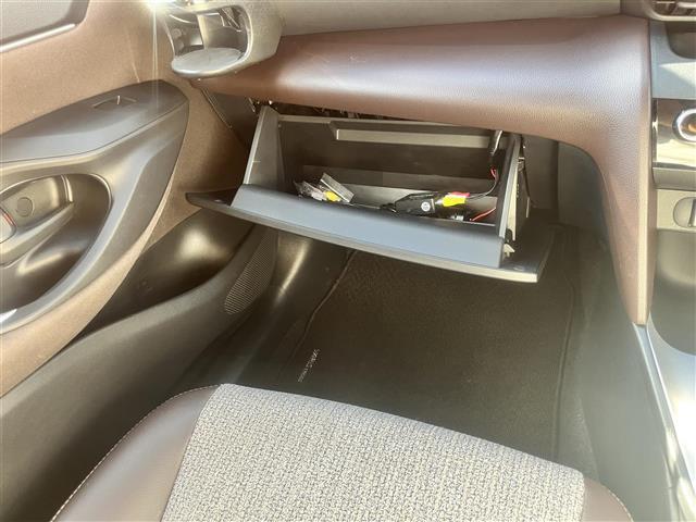 ヤリスクロス ハイブリッドＺ　純正ディスプレイオーディオ　フルセグＴＶ　Ｂｌｕｅｔｏｏｔｈ　全方位カメラ　ビルトインＥＴＣ　前方ドラレコ　レーダークルコン　オートハイビーム　パワーバックドア　前席シートヒーター　運転席パワーシート（14枚目）