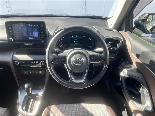 ヤリスクロス ハイブリッドＺ　純正ディスプレイオーディオ　フルセグＴＶ　Ｂｌｕｅｔｏｏｔｈ　全方位カメラ　ビルトインＥＴＣ　前方ドラレコ　レーダークルコン　オートハイビーム　パワーバックドア　前席シートヒーター　運転席パワーシート（20枚目）