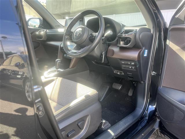 ヤリスクロス ハイブリッドＺ　純正ディスプレイオーディオ　フルセグＴＶ　Ｂｌｕｅｔｏｏｔｈ　全方位カメラ　ビルトインＥＴＣ　前方ドラレコ　レーダークルコン　オートハイビーム　パワーバックドア　前席シートヒーター　運転席パワーシート（21枚目）