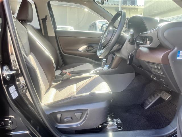 ヤリスクロス ハイブリッドＺ　純正ディスプレイオーディオ　フルセグＴＶ　Ｂｌｕｅｔｏｏｔｈ　全方位カメラ　ビルトインＥＴＣ　前方ドラレコ　レーダークルコン　オートハイビーム　パワーバックドア　前席シートヒーター　運転席パワーシート（22枚目）