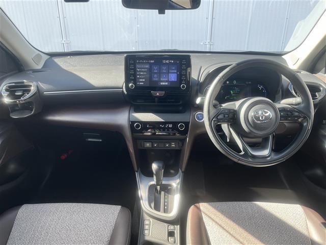 ヤリスクロス ハイブリッドＺ　純正ディスプレイオーディオ　フルセグＴＶ　Ｂｌｕｅｔｏｏｔｈ　全方位カメラ　ビルトインＥＴＣ　前方ドラレコ　レーダークルコン　オートハイビーム　パワーバックドア　前席シートヒーター　運転席パワーシート（42枚目）