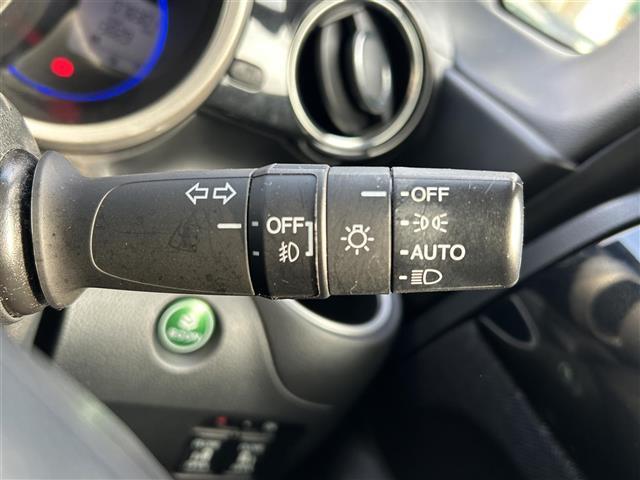 Ｎ－ＢＯＸカスタム Ｇ　ＳＳパッケージ　社外メモリナビ　フルセグ　ＤＶＤ再生　Ｂｌｕｅｔｏｏｔｈ　バックカメラ　ビルトインＥＴＣ　両側パワスラ　アイドリングストップ　シートーヒーター　スマートキ　純正ＨＩＤライト　純正１４ＡＷ（9枚目）