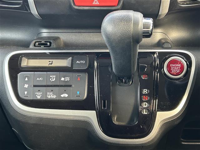 Ｎ－ＢＯＸカスタム Ｇ　ＳＳパッケージ　社外メモリナビ　フルセグ　ＤＶＤ再生　Ｂｌｕｅｔｏｏｔｈ　バックカメラ　ビルトインＥＴＣ　両側パワスラ　アイドリングストップ　シートーヒーター　スマートキ　純正ＨＩＤライト　純正１４ＡＷ（10枚目）