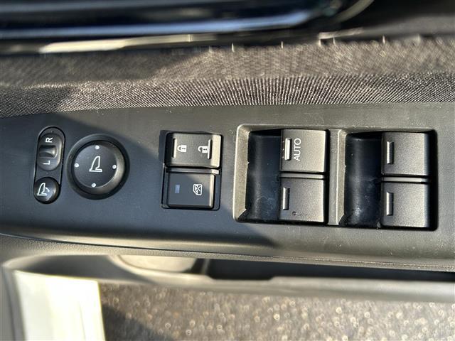 Ｎ－ＢＯＸカスタム Ｇ　ＳＳパッケージ　社外メモリナビ　フルセグ　ＤＶＤ再生　Ｂｌｕｅｔｏｏｔｈ　バックカメラ　ビルトインＥＴＣ　両側パワスラ　アイドリングストップ　シートーヒーター　スマートキ　純正ＨＩＤライト　純正１４ＡＷ（17枚目）