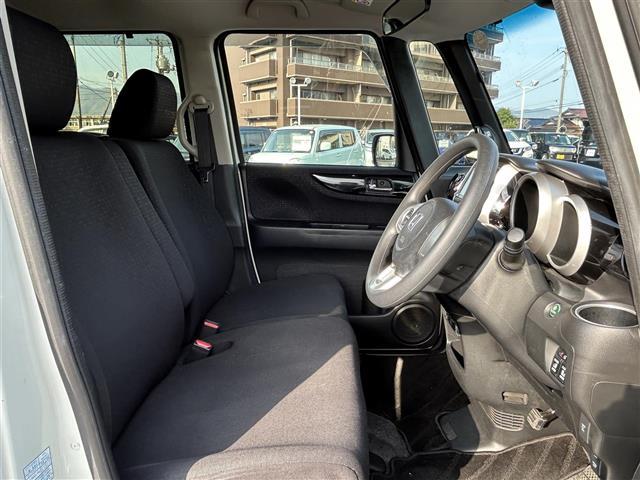 Ｎ－ＢＯＸカスタム Ｇ　ＳＳパッケージ　社外メモリナビ　フルセグ　ＤＶＤ再生　Ｂｌｕｅｔｏｏｔｈ　バックカメラ　ビルトインＥＴＣ　両側パワスラ　アイドリングストップ　シートーヒーター　スマートキ　純正ＨＩＤライト　純正１４ＡＷ（19枚目）