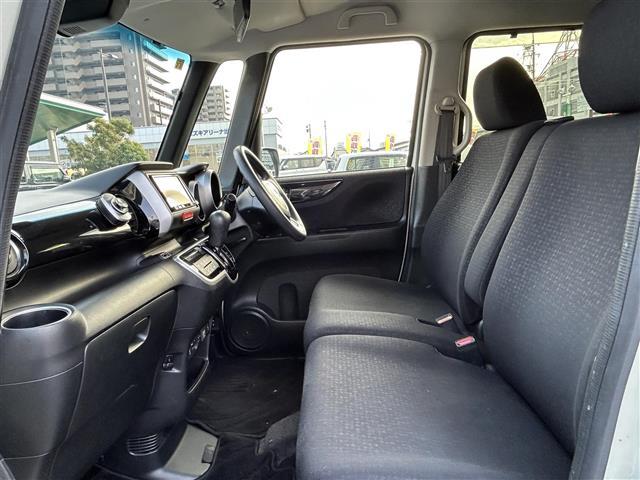 Ｎ－ＢＯＸカスタム Ｇ　ＳＳパッケージ　社外メモリナビ　フルセグ　ＤＶＤ再生　Ｂｌｕｅｔｏｏｔｈ　バックカメラ　ビルトインＥＴＣ　両側パワスラ　アイドリングストップ　シートーヒーター　スマートキ　純正ＨＩＤライト　純正１４ＡＷ（22枚目）