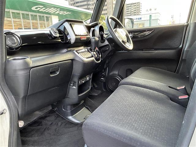 Ｎ－ＢＯＸカスタム Ｇ　ＳＳパッケージ　社外メモリナビ　フルセグ　ＤＶＤ再生　Ｂｌｕｅｔｏｏｔｈ　バックカメラ　ビルトインＥＴＣ　両側パワスラ　アイドリングストップ　シートーヒーター　スマートキ　純正ＨＩＤライト　純正１４ＡＷ（23枚目）