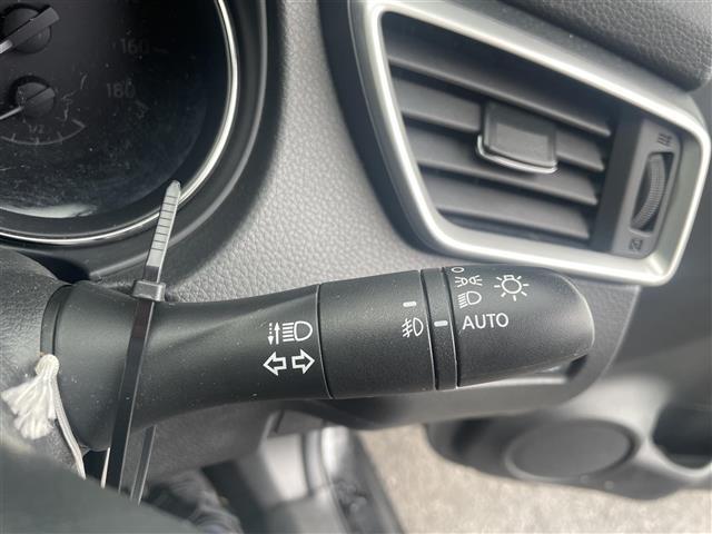 エクストレイル ２０Ｘ　エマージェンシーブレーキパッケージ　ワンオーナー　純正８型ＳＤナビ　フルセグ　ＤＶＤ再生　Ｂｌｕｅｔｏｏｔｈ　バックカメラ　ビルトインＥＴＣ　アイドリングストップ　コーナーセンサー　シートヒーター　スマートキ　純ＬＥＤライト　純１７ＡＷ（9枚目）