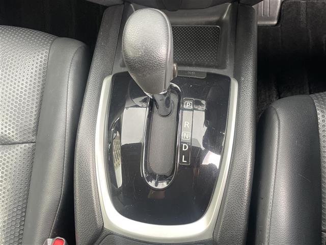 エクストレイル ２０Ｘ　エマージェンシーブレーキパッケージ　ワンオーナー　純正８型ＳＤナビ　フルセグ　ＤＶＤ再生　Ｂｌｕｅｔｏｏｔｈ　バックカメラ　ビルトインＥＴＣ　アイドリングストップ　コーナーセンサー　シートヒーター　スマートキ　純ＬＥＤライト　純１７ＡＷ（11枚目）