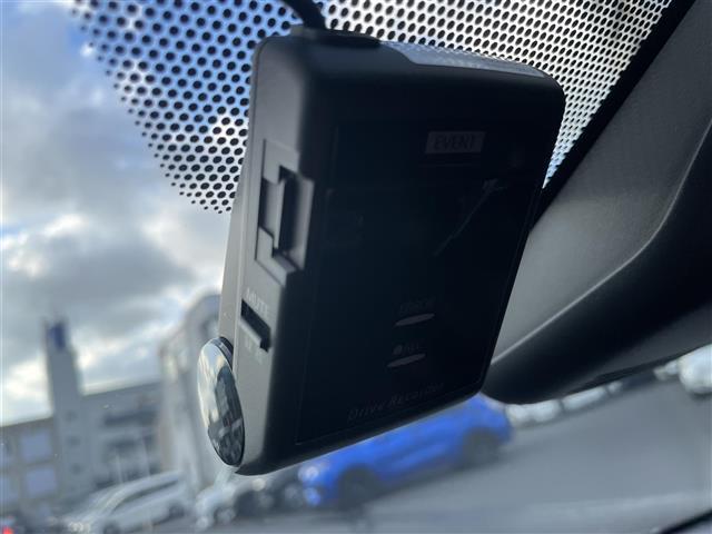 ヤリス ハイブリッドＺ　ワンオーナー　純正８型ＳＤナビ　Ｂｌｕｅｔｏｏｔｈ　バックカメラ　ＥＴＣ　ドライブレーダー　前席シートヒーター　クルーズコントロール　衝突軽減ブレーキ　レーンキープアシスト　オートハイビーム（5枚目）