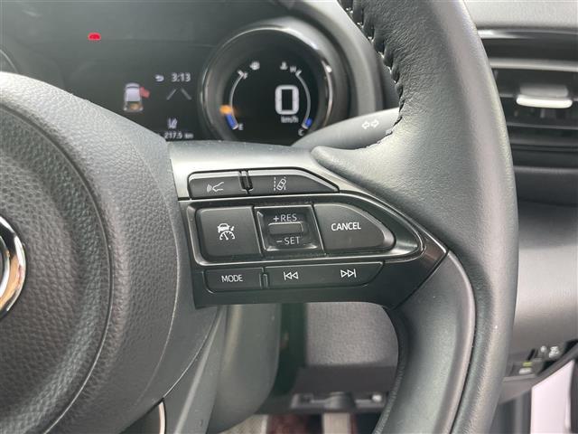 ヤリス ハイブリッドＺ　ワンオーナー　純正８型ＳＤナビ　Ｂｌｕｅｔｏｏｔｈ　バックカメラ　ＥＴＣ　ドライブレーダー　前席シートヒーター　クルーズコントロール　衝突軽減ブレーキ　レーンキープアシスト　オートハイビーム（8枚目）