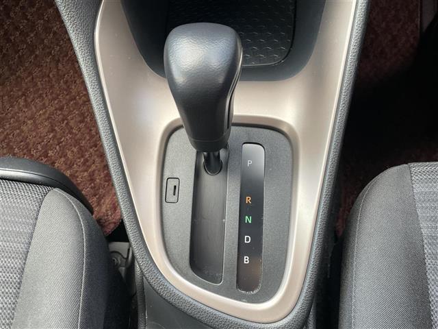 ヤリス ハイブリッドＺ　ワンオーナー　純正８型ＳＤナビ　Ｂｌｕｅｔｏｏｔｈ　バックカメラ　ＥＴＣ　ドライブレーダー　前席シートヒーター　クルーズコントロール　衝突軽減ブレーキ　レーンキープアシスト　オートハイビーム（12枚目）