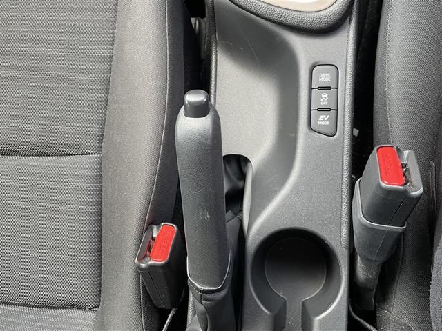 ヤリス ハイブリッドＺ　ワンオーナー　純正８型ＳＤナビ　Ｂｌｕｅｔｏｏｔｈ　バックカメラ　ＥＴＣ　ドライブレーダー　前席シートヒーター　クルーズコントロール　衝突軽減ブレーキ　レーンキープアシスト　オートハイビーム（13枚目）